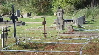 En el cementerio de Villa Paranacito se realizaron exhumaciones a raíz de los vuelos de la muerte.