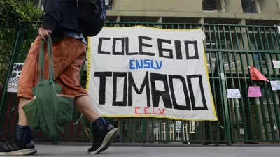 Lenguas Vivas, tomado. Esta semana hubo más de 15 colegios en conflicto.