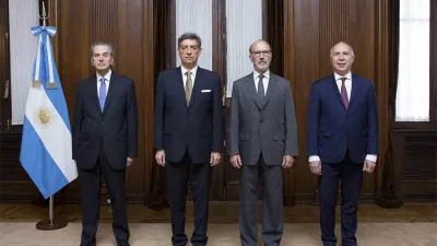 De izquierda a derecha: Juan Carlos Maqueda, Horacio Rosatti, Carlos Rosenkrantz, Ricardo Lorenzetti. La Corte Suprema mira para otro lado ante niños fumigados y barrios contaminados, pero falla a favor de Bayer-Monsanto.