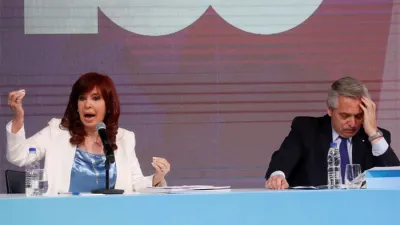 Cristina Kirchner y Alberto Fernández en el acto por el centenario de YPF, en Tecnópolis, el 3 de junio de 2022.