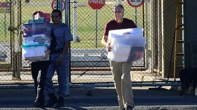 Cristóbal López saliendo de la cárcel de Ezeiza