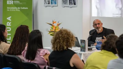 Américo Schvartzman presentó el libro “Siempre conmigo”, que registra la historia de las víctimas uruguayenses del terrorismo de Estado.