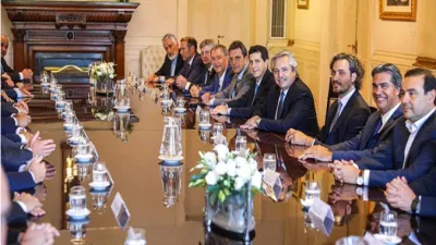 Fernández con gobernadores (archivo)