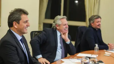 Alberto Fernández con Sergio Massa y Máximo K