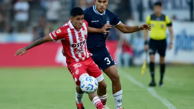 Con el tiro del final, Unión de Santa Fe festejó en un electrizante partido en La Plata