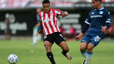 Estudiantes frenó el envión de Racing para escalar a lo más alto de la Zona A