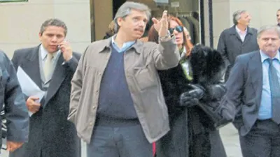 Fabián Gutiérrez, Aníbal Fernández, Cristina Fernández y  Néstor Kirchner al fondo
