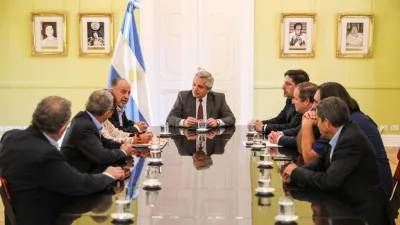 Alberto Fernández con sindicatos docentes