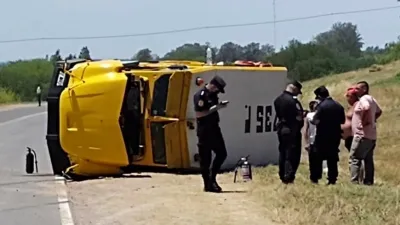 Volcó un camión de caudales y sus ocupantes sufrieron lesiones leves