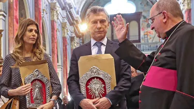 Macri y Awada con el obispo Cargnello