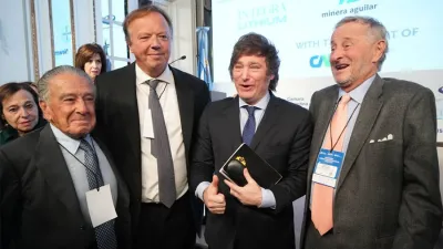 El candidato Javier Milei junto a su “protector”, Eduardo Eurnekian y Cristiano Rattazzi.
