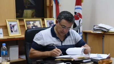 Martín Oliva firma