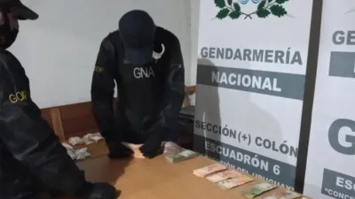 Gendarmería incautó más de 2 millones de pesos ocultos en dos vehículos