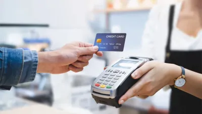En julio, las operaciones con tarjetas de crédito aumentaron solo un 2,5 por ciento respecto al mes pasado, por debajo de la inflación del 7,4 por ciento.