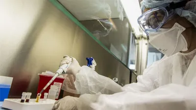 El Ministerio de Salud de la Nación informó hoy que el total de casos confirmados de coronavirus es de 11.353, de los cuales 448 fallecieron.