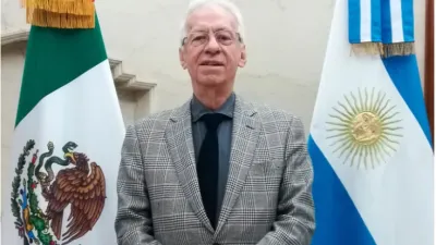 La foto oficial del embajador Oscar Ricardo Valero Recio Becerra en el portal de la Embajada de México