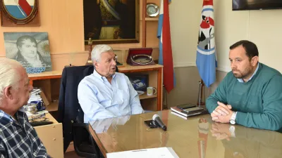 Lauritto junto al jefe zonal de Vialidad