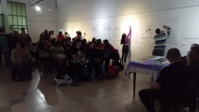 El pasado lunes 2 de septiembre se realizó una actividad para conmemorar el día de la historieta argentina que se celebra el 4 de septiembre en nuestro país en honor a la primera publicación del Eternauta. La organización del evento estuvo a cargo del taller de historietas y caricaturas dependiente de la Facultad de Humanidades, Artes y Ciencias Sociales de la Universidad Autónoma de Entre Ríos.