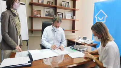 Rubricaron el contrato para construir viviendas de Vicoer en Concepción del Uruguay