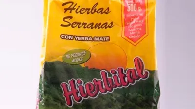 mezcla de hierbas y yerba mate contaminada