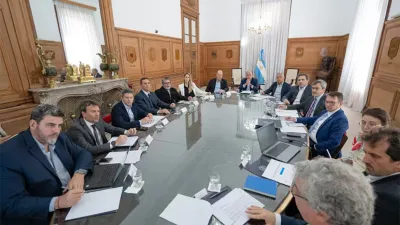 La reunión del Consejo de Mayo, a la que se sumaron interesados en impulsar las reformas laboral y tributaria.