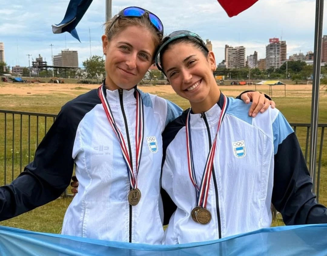Carmen Zárate Bosco y Carmela Molina, con la medalla de bronce en el Pre-Panamericano.