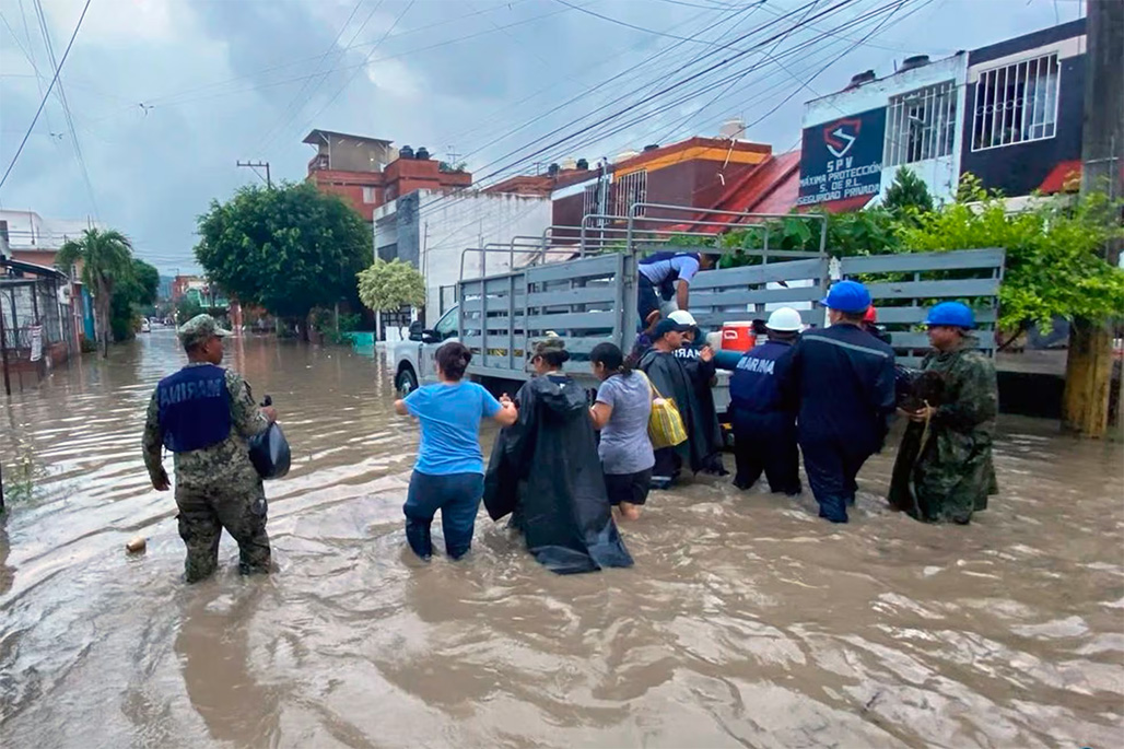 Autoridades trabajan para auxiliar a la población, restaurar el servicio eléctrico y liberar caminos después de las afectaciones por las fuertes lluvias registradas en Veracruz, Querétaro, Puebla, Hidalgo, San Luis Potosí y Guerrero.