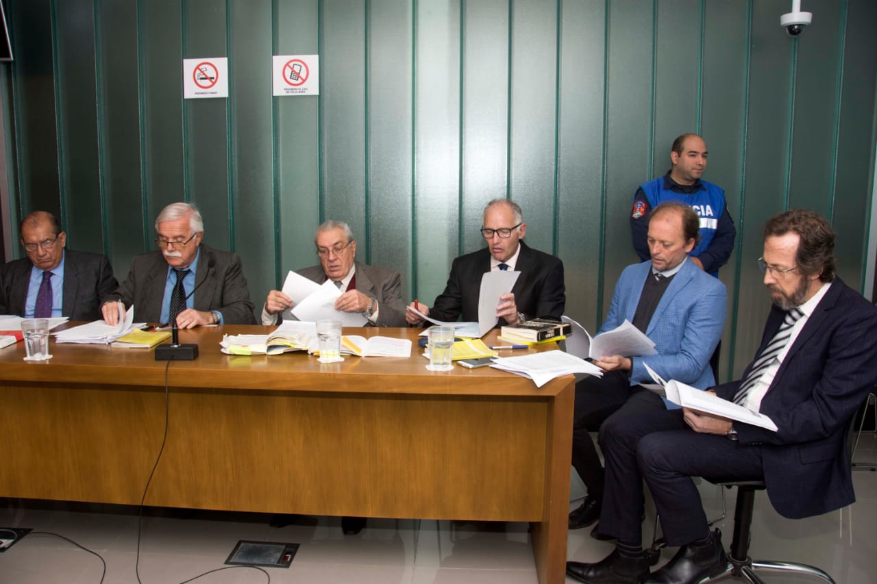 Abogados defensores.
