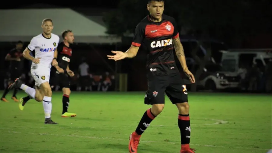 Vitoria tendrá que saldar una deuda con Boca por el préstamo del entrerriano Walter Bou 