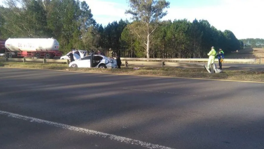 Un auto despistó en la autovía 14 y debieron asistir a cuatro personas Un auto despistó en la autovía 14 y debieron asistir a cuatro personas