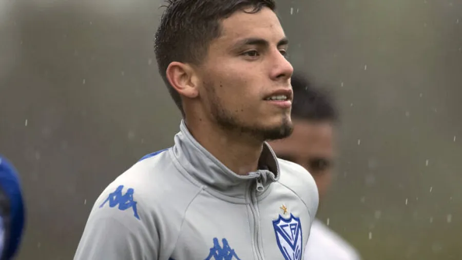 Lucas Robertone Vélez acordó verbalmente con Almería por la venta del entrerriano Lucas Robertone