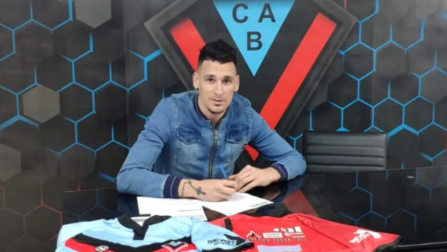 "Llego con la idea de tratar de pelear el ascenso o ser protagonistas”, expresó Leo Acosta