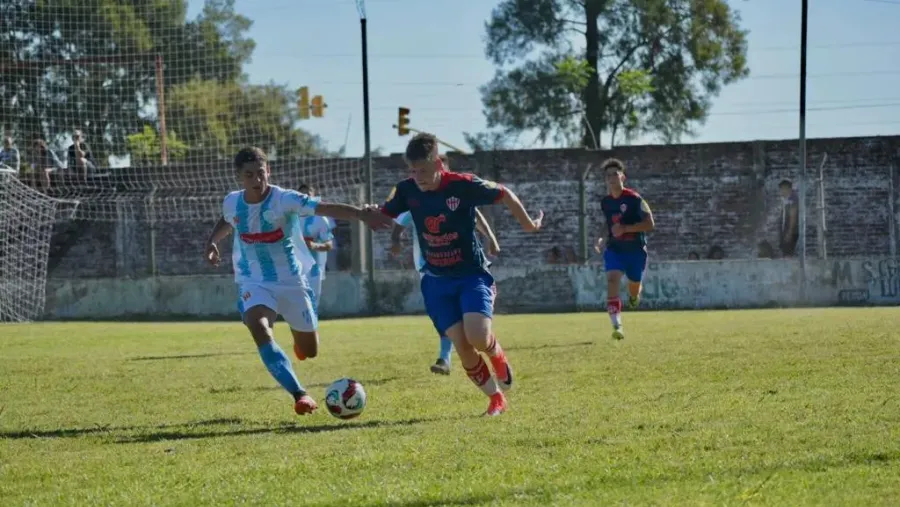 Belgrano ganó el clásico ante un disminuido Atlético Paraná y también festejó Oro Verde Belgrano ganó el clásico ante un disminuido Atlético Paraná y también festejó Oro Verde