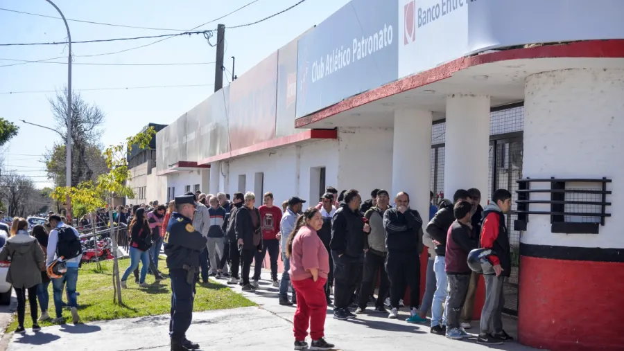 Patronato-Boca: las boleterías trabajaron a buen ritmo para los no socios Patronato-Boca: las boleterías trabajaron a buen ritmo para los no socios