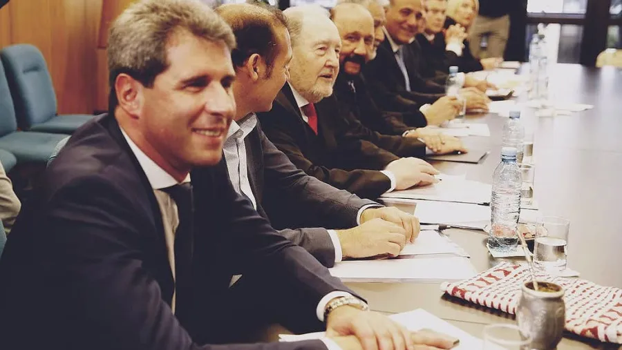 Hubo una reunión Hubo una reunión