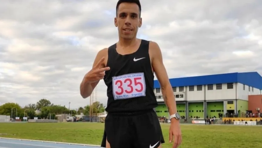 Atletismo: el paranaense Julián Molina organiza una rifa para competir en España Atletismo: el paranaense Julián Molina organiza una rifa para competir en España