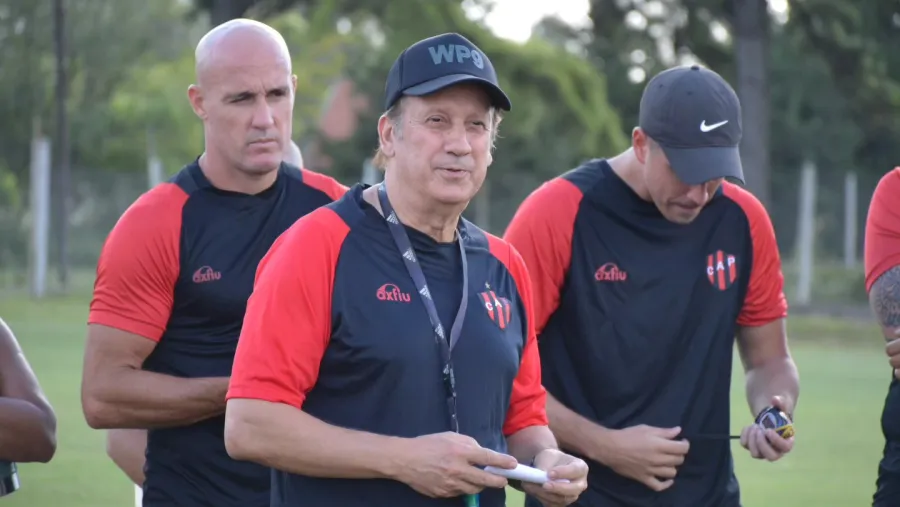 “No habíamos entrenado nunca en el campo y se hizo muy difícil”, expresó Walter Perazzo