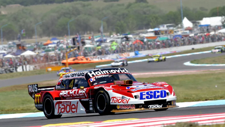El Ford de Mariano Werner Mariano Werner viajó con dos motoristas a la definición del Turismo Carretera