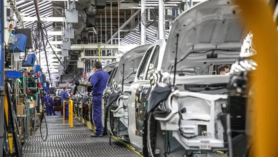 Consultoras privadas y organismos públicos coinciden que el sector industrial creció un poco más del 10 por ciento durante el año pasado. Consultoras privadas y organismos públicos coinciden que el sector industrial creció un poco más del 10 por ciento durante el año pasado.