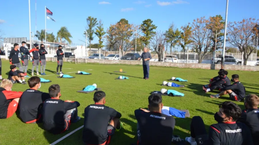 El plantel de Patronato tuvo este martes un taller de RCP en el predio La Capillita El plantel de Patronato tuvo este martes un taller de RCP en el predio La Capillita