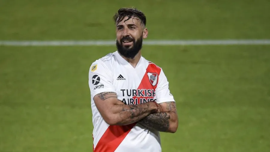 El delantero de River viajará este martes a los Países Bajos para sumarse por seis meses al equipo que integra el zaguero concordiense. Sin continuidad en el elenco de Marcelo Gallardo, el Oso llegará a Europa con una opción de compra que aún no trascendió.