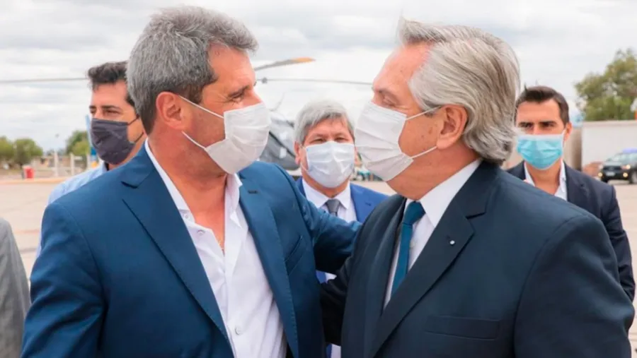 El presidente fue recibido en el aeropuerto por el gobernador Uñac.