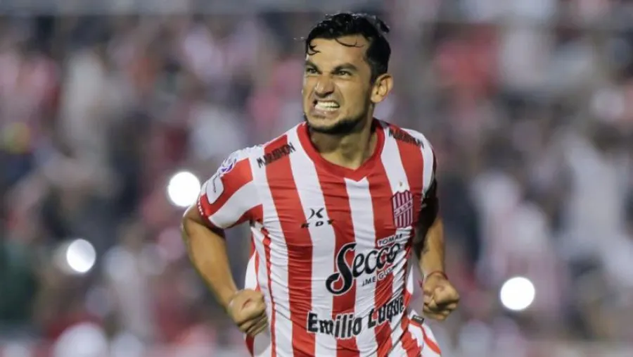 Patronato espera por “Tino” Costa y Kevin González, mientras prueba a un diamantino