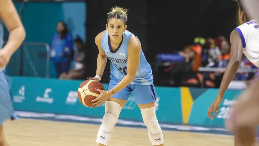 En el Mes de la Mujer, el básquet nacional homenajeó a Camila Suárez y “Lali” González