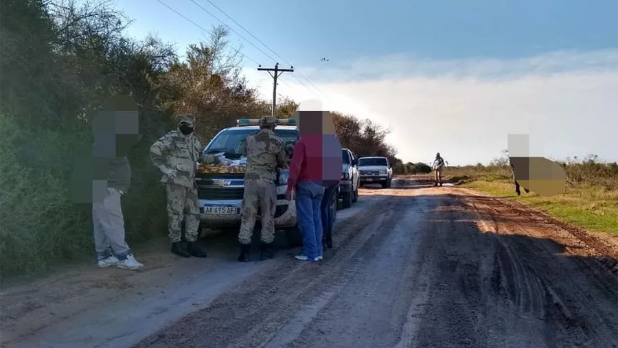 La Brigada Abigeato secuestró armas y constató la actividad de caza ilegal, además de liberar aves autóctonas en la zona rural de Gualeguaychú.