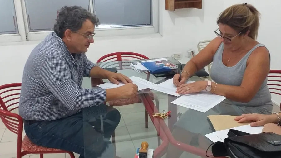 Mamis Hockey del Paraná y la Federación Entrerriana de Hockey firmaron un acuerdo