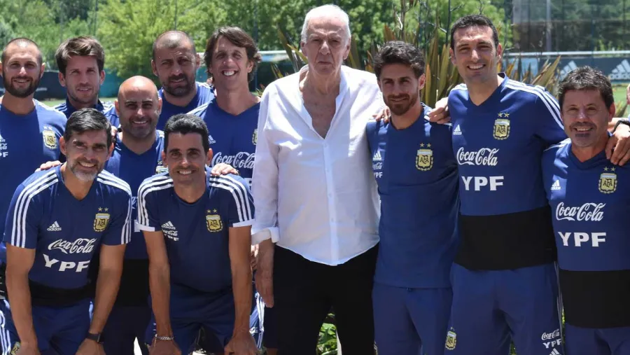 Ayala y Menotti El paranaense Roberto Ayala se reunió junto a Lionel Scaloni con César Menotti en Ezeiza