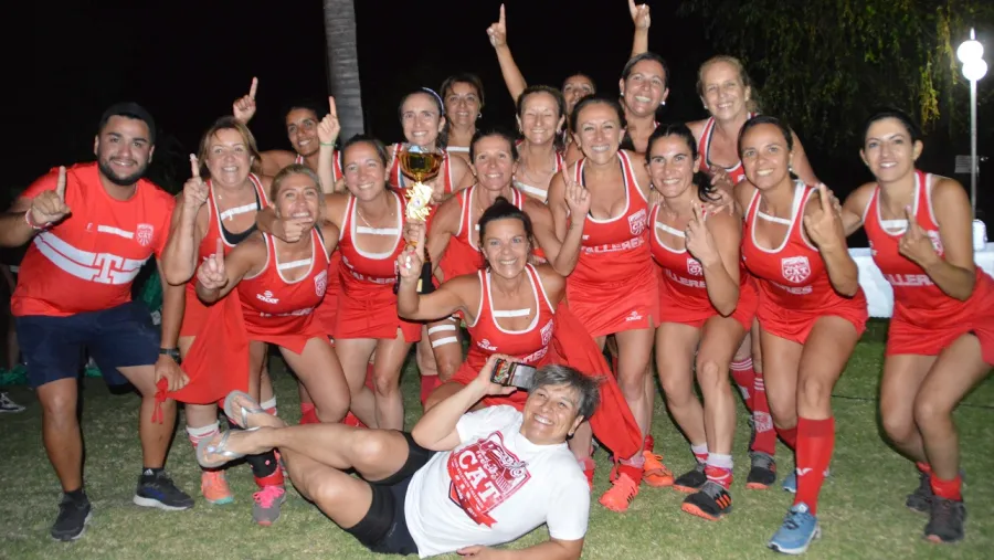 Talleres Rojo se consagró bicampeón del Torneo de las Mamis Hockey del Paraná Talleres Rojo se consagró bicampeón del Torneo de las Mamis Hockey del Paraná