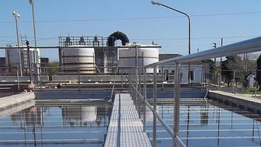 La Municipalidad de Gualeguaychú -con fondos del Gobierno Nacional- lleva adelante el Plan de Saneamiento Urbano con el objetivo de lograr que el 100 por ciento de la ciudad tenga acceso a servicios de agua potable y saneamiento. La Municipalidad de Gualeguaychú -con fondos del Gobierno Nacional- lleva adelante el Plan de Saneamiento Urbano con el objetivo de lograr que el 100 por ciento de la ciudad tenga acceso a servicios de agua potable y saneamiento.