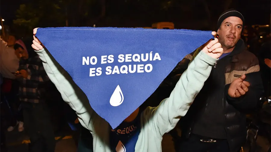 Las protestas se suceden en Montevideo ante la escasez de agua potable y una crisis hídrica sin precedentes.